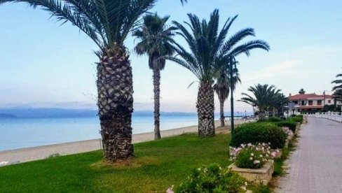 Uzdaju se u dolazak Srba: Prazne plaže u Pefkohoriju, nadaju se novim gostima iz naše zemlje (FOTO)