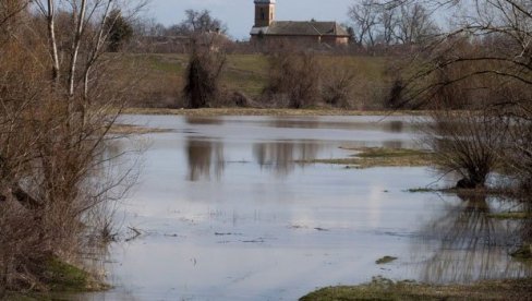 СРБИЈИ ПОНОВО ПРЕТЕ ПОПЛАВЕ: РХМЗ упозорава на пораст водостаја две реке, ови градови су први на удару (ФОТО)