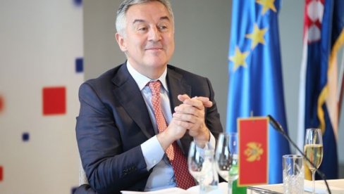 ZAKUCAN EKSER U KOVČEG DEMOKRATIJE U CRNOJ GORI: Povrede tajnosti glasanja, nepravilnosti na svakom koraku!