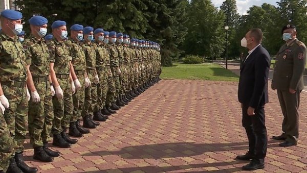 Министар Вулин обишао у Москви припаднике Гарде Војске Србије (ФОТО)