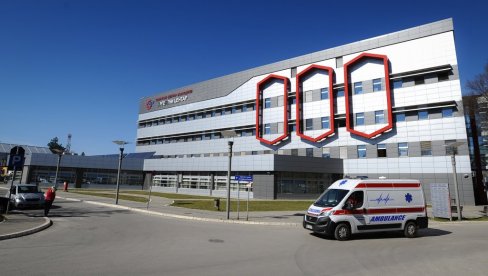 KRAJ DRAME U KLINIČKOM CENTRU: Žena odustala od skoka, sišla sa zgrade