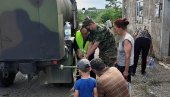 ВОЈСКА ПОСЛАЛА ЦИСТЕРНЕ: Помаже водоснабдевање угрожених општина