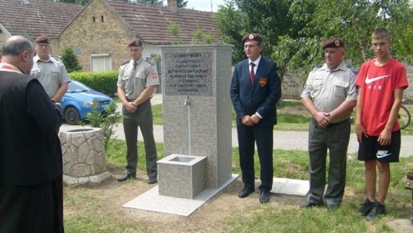 Када је сазнала да је погинуо, баки је пукло срце и сахрањени су у истом дану: Подигнута Спомен-чесма хероју са Кошара