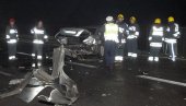 STRAVIČAN UDES AUTOMOBILA I KAMIONA: Dvoje dece i troje odraslih poginulo u sudaru