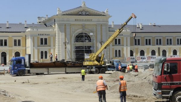 СПОМЕНИК СТЕФАНУ НЕМАЊИ КОЧИ БРЖИ ЗАВРШЕТАК РАДОВА ИСПРЕД СТАРЕ ЖЕЛЕЗНИЧКЕ СТАНИЦЕ: Нови рок за Савски трг 15. новембар