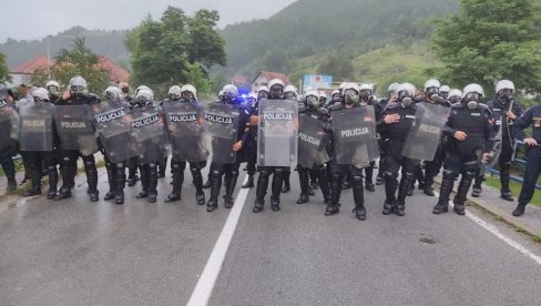 DEMOKRATSKI FRONT OGORČEN: Neke proslave rizik, a druge nisu?