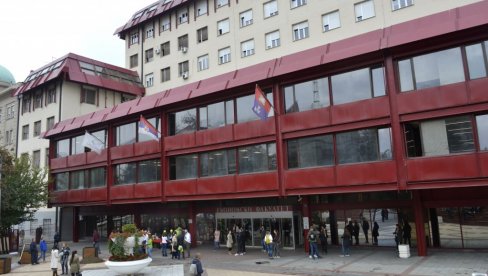 REKTOR I DEKANI SVE VREME LAGALI: Ekonomski fakultet organizuje nastavu i ispite za strane i bogate studente! (VIDEO)