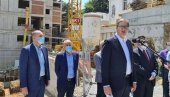 VUČIĆ PORUČIO GRAĐANIMA: Neće biti smanjenja plata i penzija