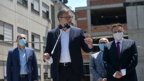 PREDSEDNIK UPOZORIO NA VELIKI BROJ NOVOOBOLELIH: Priliv pacijenata sa protesta pravi užasne probleme