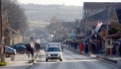 ALBANCI PONOVO PROVOCIRAJU SRBE: Na dečijem igralištu kod Gračanice osvanuli grafiti OVK - Reagovao Petković! (FOTO)