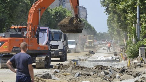 КРОЗ ЦАРА ДУШАНА ДО СЕПТЕМБРА: Иако је смањен број радника, радови напредују предвиђеном динамиком