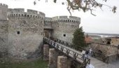 TINEJDŽERKA PALA SA ZIDA NA KALEMEGDANU: Petnaestogodišnjakinja se sručila na krov, pa propala kroz njega