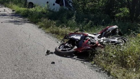 VRAĆAO SE SA OSTROGA, PA PODLETEO POD KAMION Prijatelji se opraštaju od nastradalog motocikliste: Puste ulice bez njega, tuga...