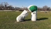 SKULPTURE KREČILI, GRAFITI IH RUŽILI: Radnici Zelenila farbali figure na Savskom keju u okviru redovnog održavanja