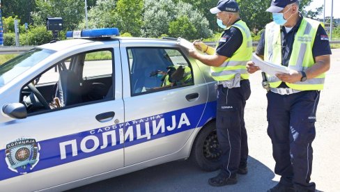 ЗА ДАН 12 САОБРАЋАЈНИХ НЕСРЕЋА: Полиција у Новом Саду санкционисала 102 прекршаја