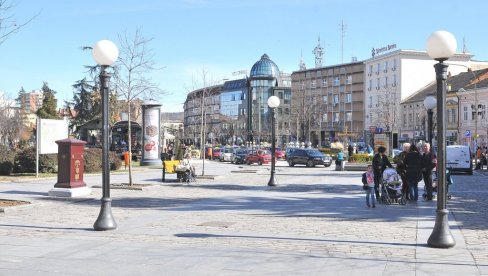 SMANJITE LJUBAVNU BUKU: Neobična poruka iz jedne zgrade u Kragujevcu kruži internetom (FOTO)