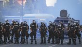 DIVLJI ZAPAD SE VRAĆA U AMERIKU: Sve više ubistava i kriminala, sve manje policije DIVLJI ZAPAD SE VRAĆA U AMERIKU: Sve više ubistava i kriminala, sve manje policije
