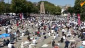 PRVI DŽUMA-NAMAZ NAKON 86 GODINA: Istanbul pod opsadom, Aja Sofiju obezbeđuje 20.000 policajaca, hiljade vernika moli se ispred (VIDEO)