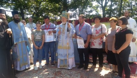 ХРАМ БОЖЈИ И ПЕСНИЧКИ: Богомоља Богородице Тројеручице у Рађевини