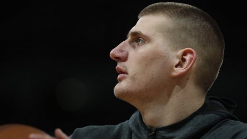 JOKIĆ OPET ODUŠEVIO AMERIKANCE: Nikola igrao plejmejkera i bio blizu tripl-dabla (VIDEO)