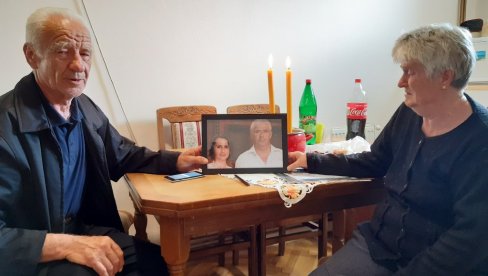 НА СТОЛУ СВЕЋЕ И СЛИКА ДЕЦЕ Потресна исповест родитеља погинулих Жељке и Небојше: Унуцима још нисмо рекли за њихову смрт НА СТОЛУ СВЕЋЕ И СЛИКА ДЕЦЕ Потресна исповест родитеља погинулих Жељке и Небојше: Унуцима још нисмо рекли за њихову смрт