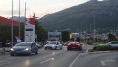 PRVA AUTO LITIJA U BARU: 25 automobila i srpska trobojka (VIDEO)