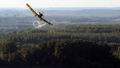 АВИОНИМА НА КОМАРЦЕ: Настављено запрашивање крвопија из ваздуха (ФОТО)