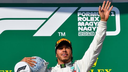 HAMILTON PRIZNAO: Ja sam reper u pesmi Kristine Agilere