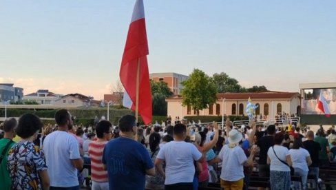 UPRKOS KORONI: Hiljade katolika na festivalu u Međugorju