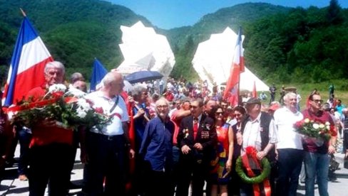 PROŠLE GODINE BIO NA PROSLAVI „BITKE NA SUTJESCI“: Umro vajar Miodrag Živković (93), tvorac Spomenika na Tjentištu