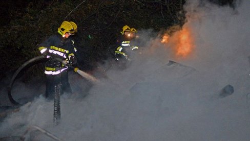 ŠUMSKI POŽAR PRETI MANASTIRU UVAC: Gori 100 hektara borove šume vetar raspiruje vatru