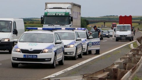 ТЕШКА САОБРАЋАЈНА НЕСРЕЋА: Код Краљева настрадао мушкарац