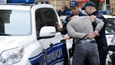 БАЦИО ЗАПАЉИВУ ТЕЧНОСТ НА КАПИЈУ ЈАВНОГ ТУЖИОЦА У ПАРАЋИНУ:  Полиција ухапсила осумњиченог А.С. из Ћуприје