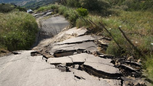 ZEMLJOTRES U BLIZINI IRANSKE NUKLEARKE: LJudi na ulicama, nema struje, strahuje se od havarije...