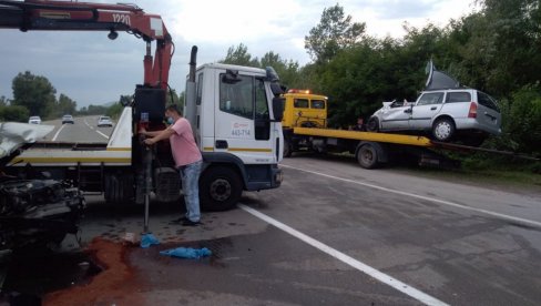 ЈОШ ЈЕДНА ЖРТВА ЈЕЗИВЕ НЕСРЕЋЕ: После сувозача, преминуо и возач из смрсканог аутомобила!