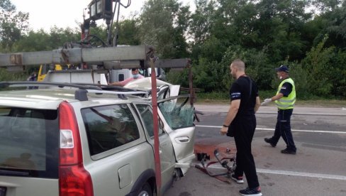 PRVE FOTOGRAFIJE SA MESTA UDESA: Čeoni sudar odneo jedan život, dvojica vozača povređena