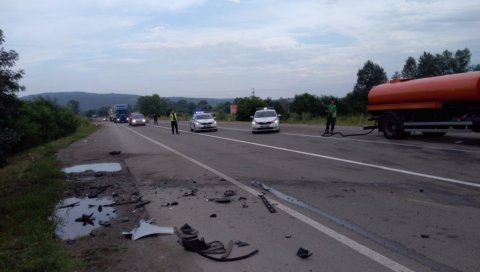 СУДАР КАМИОНА И КОМБИЈА: Погинула једна особа, саобраћај се одвија отежано