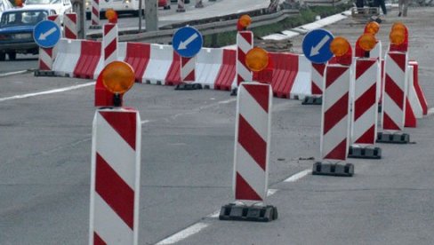 RADOVI NA PUTEVIMA: NA auto-putu od petlje Mali Požarevac  do petlje Umčari zatvorena kolovozna traka