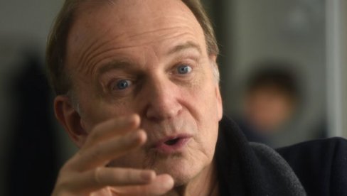 CVETKOVIĆ SNIMAO INTIMNU SCENU: Kad mu je čuveni reditelj šapnuo savet na uvo, nije znao gde se nalazi CVETKOVIĆ SNIMAO INTIMNU SCENU: Kad mu je čuveni reditelj šapnuo savet na uvo, nije znao gde se nalazi