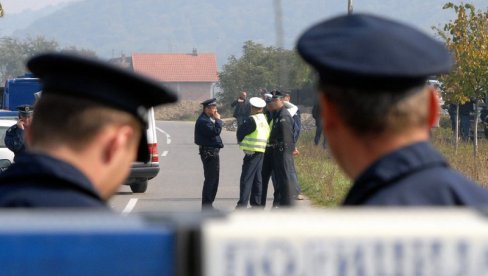 SUDAR KAMIONA I KOMBIJA KOD STUDENICE: Povređena jedna osoba, saobraćaj obustavljen