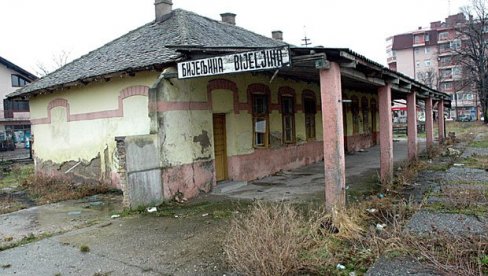 STAVLJENA TAČKA NA PRIČU O VOZOVIMA! Srušena stara železnička stanica u Bijeljini, nekadašnja žila kucavica Semberije STAVLJENA TAČKA NA PRIČU O VOZOVIMA! Srušena stara železnička stanica u Bijeljini, nekadašnja žila kucavica Semberije