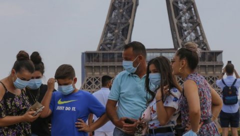 ПРОГЛАШЕНО ВАНРЕДНО СТАЊЕ У ФРАНЦУСКОЈ: Макрон се вечерас обраћа нацији, проглашена катастрофа јавног здравља