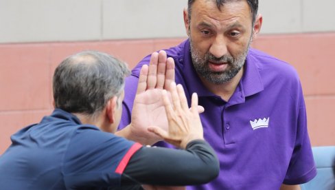 NAVIJAČI SAKRAMENTA SU BESNI: Vlade, odlazi!