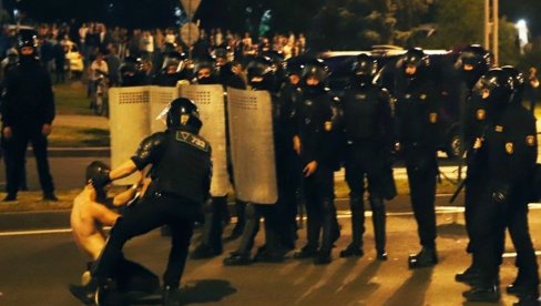 ODJEKUJU EKSPLOZIJE U CENTRU MINSKA: Poginuo demonstrant (VIDEO)