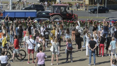 ТРЕЋИ ДАН ПРОТЕСТА У БЕЛОРУСИЈИ: Почело хапшење демонстраната у Минску