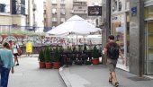 RESTORAN U SREMSKOJ NA SRED TROTOARA: Vlasnik dobio dozvolu za postavljanje bašte na prostoru za pešake (FOTO)