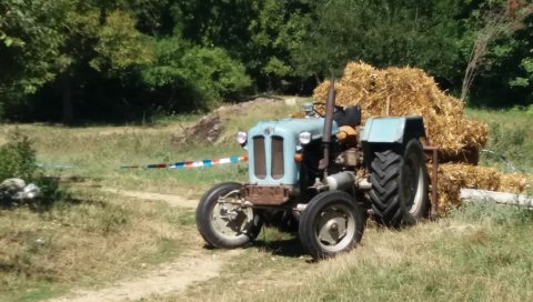 ТРАГЕДИЈА КОД СОПОТА: Трактор слетео са пута и преврнуо се - Погинуо Мушкарац!