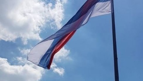 NAKON PISANJA NOVOSTI ZAMENJENA POCEPANA ZASTAVA: Srpska trobojka se vijori na vrhu Avale u punom sjaju (FOTO)