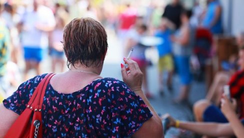 ŠPANIJA IZRIČITA: Zabrana pušenja na javnim mestima zbog virusa korone