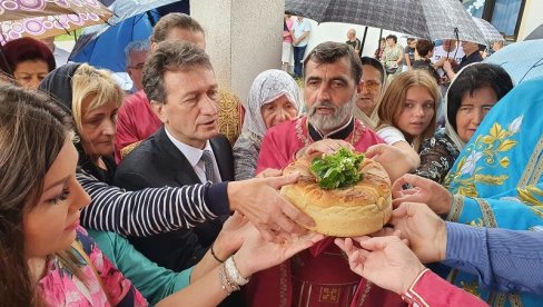 SVETLI SRPSKO SELO MEZGRAJA: Hram posvećen Prenosu moštiju svetog prvomučenika i arhiđakona Stefana obeležio krsnu slavu